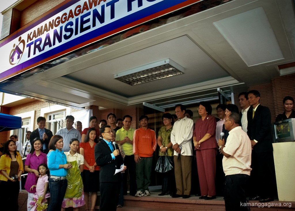 The inauguration of the first ever free transient home in the Philippines. Kuya Daniel Razon and Jay Sonza introduce the Kamanggagawa Foundation Transient Home to the public via Good Morning, Kuya! 